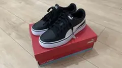 PUMAレディーススニーカー ブラック/ウィスパー ホワイト 22.5cm