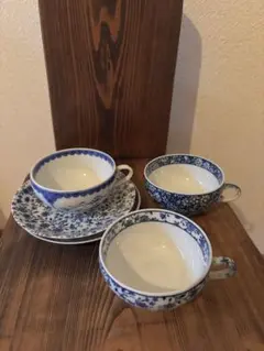 青い花柄 ティーカップセット