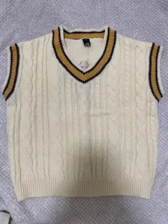 moimolnクリーム色 Vネックベスト110