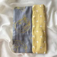 新品　ハンドメイド 大判ハンカチ　動物クマの刺繍　イエローベアー 25✖️25