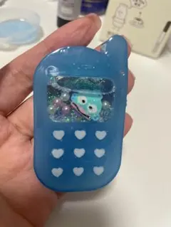 青色携帯電話型アクリルキーホルダーハンドメイド品