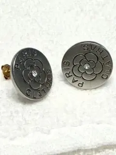 クレイサス　銀色ピアスのサムネイル