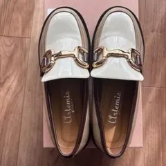 Artemis by DIANA アイボリー ローファー