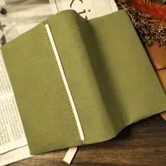 【文庫本サイズ】ブックカバー　帆布　カーキ(ライン　ヌメ革ver.)