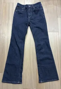 ジーユー GU ミドルライズフレアジーンズ デニムパンツ ネイビー (M)