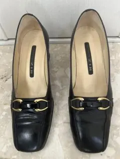 RIZ RAFFINEE パンプス ブラック ゴールド金具23センチ
