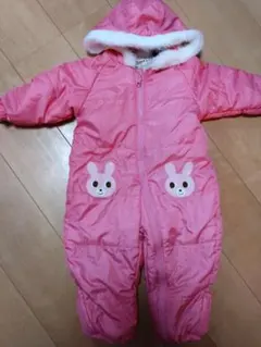 ウサギ刺繍付きピンクロンパース S