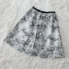 【c4877】✨美品✨UNTITLED 膝丈スカート　総柄　フレア　水色