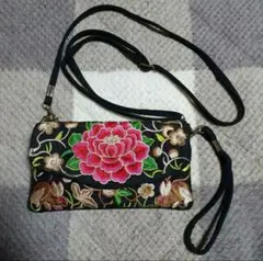 最終価格★美品★アジアン風花柄 刺繍ショルダーバッグポシェット★お財布ショルダーのサムネイル