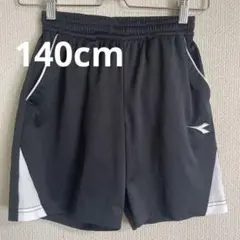 DIADORA 黒 ハーフパンツ サイド白アクセント