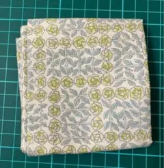 リバティ スリーピングローズ　　や約50x53cm