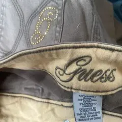 Guess ページュ　ゴールドドット ストレートパンツ
