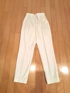 新品タグ付き　オンワード　白パンツ