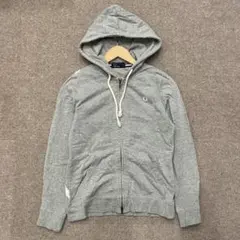 【R747】 FRED PERRY ジップアップ パーカー サイズS グレー