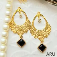 No.644★大ぶり☆ゴールド☆ブラック☆透かし☆ビジュー☆ピアス☆イヤリング