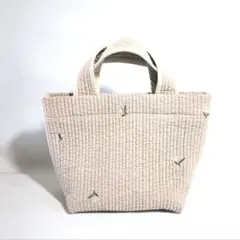 ヌビバッグ　シンプルなトートバッグ　ベージュ　刺繍　フラワー