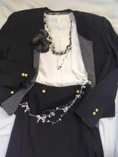 インゲボルグ ネックレスとチェーンベルト