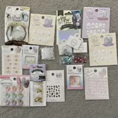 新品ネイルパーツセット 多彩なデザイン16個セット　セリア　ダイソー　キャンドゥ