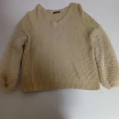 最終お値下げ INGNI Vネックニット ベージュ