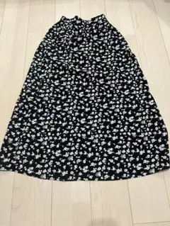 ワンピース　Aライン　花柄　花　白　黒　小花　フレアスカート　スカート