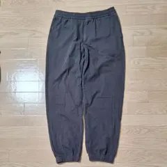 ダークグレー ジョガーパンツ