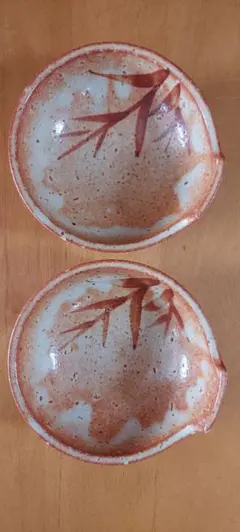 竹の葉模様の陶器製小皿2枚セット