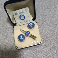 Item thumbnail for item e196707d-58c6-4018-8e80-6aa870e364d1