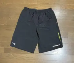 DIADORA 黒 ハーフパンツ
