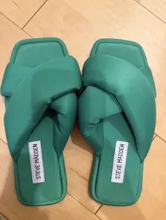 STEVE MADDEN パデッドクロスサンダル グリーンのサムネイル