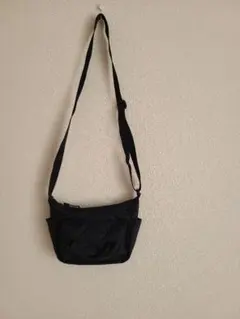 uniqlo マルチポケットショルダーバッグ