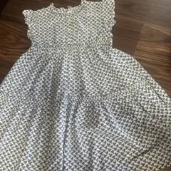 BeBe Petits Pois Vert ワンピース 130cmのサムネイル