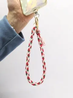 組み紐細工　イチゴ模様のマルチストラップ ＊ いちごみるくカラー