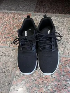 PUMA スニーカー ブラック　サイズ28