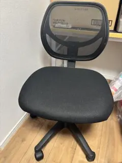 黒 メッシュ オフィスチェア 回転式