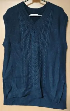 ニットベスト　シンプル　紺色　ゆったり