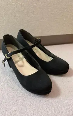 ラス lus. フロントストラップヒールパンプス （ブラックドークレ）