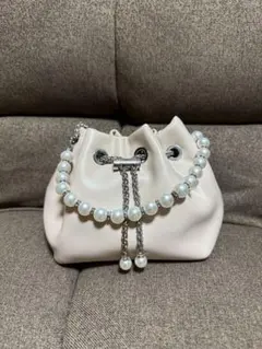 美品　パール装飾付きホワイトショルダーバッグ