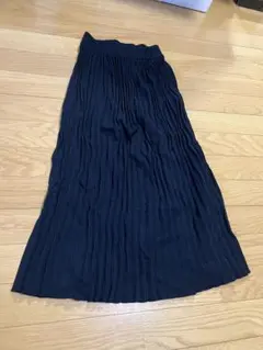 ブラック プリーツロングスカート