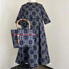 着物リメイク　新品反物本藍染　正絹紬ロールカラータックワンピ＊トートバッグのサムネイル