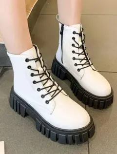 ホワイトショートブーツ 合成皮革 5cmヒール