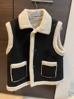 フリース素材 ノースリーブベスト 黒とアイボリー