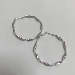 ツイストデザイン フープピアス シルバー未使用新品