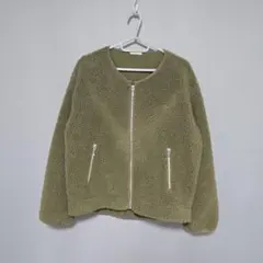 GU　ジーユー　オリーブ色ボアフリースジャケット