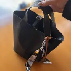 ブラック レザー風 ハンドバッグ スカーフ付き