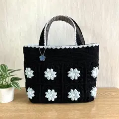 モチーフ編みバッグ　ぷっくりお花　黒Xパステルブルー　かぎ針編みバッグ