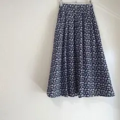 a.v.v アーヴェヴェ フレアスカート ロング丈 花柄 総柄 ネイビー 春