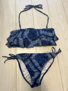 フリル付きネイビーバンドゥビキニ