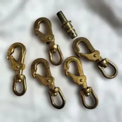 カラビナ　真鍮？　ヴィンテージ　アンティーク　ゴツめ　ゴールド　キーホルダー