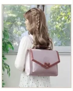 axes femmeエンブレム型押しサッチェル　ブラウン