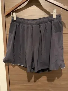 Lululemon ブラックショートパンツのサムネイル